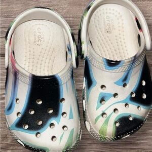CROCS Kids Multicolor Graphic Slippers